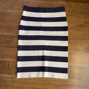 Ann Taylor large knit skirt women’s navy white